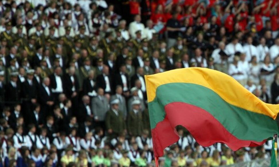 Finalinio dainų šventės koncerto „Tūkstantmečio aušrų dainos Lietuvai" koncerto akimirkos.