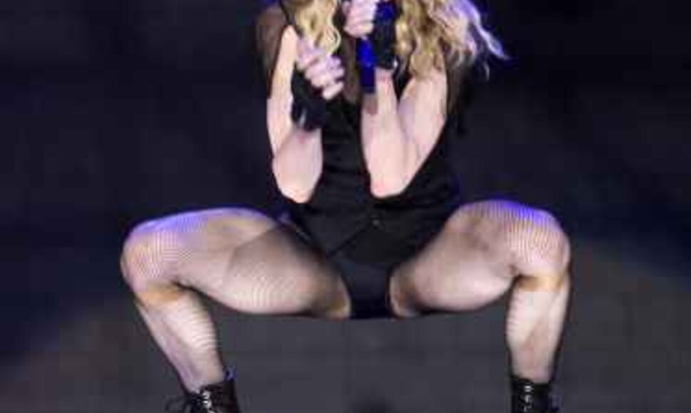 Net suklupusi Madonna sugebėjo išsisukti.