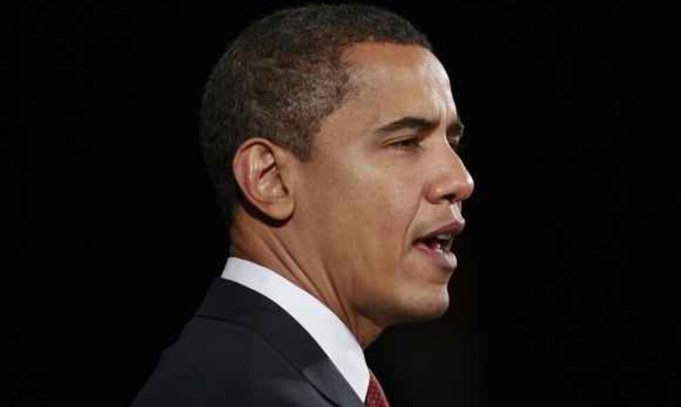 B.Obama patraukė pasaulio moterų dėmesį nusimetęs marškinėlius.