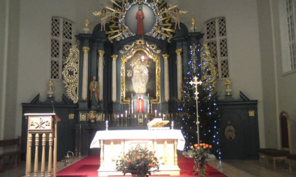 Kėdainių Šv. Juozapo bažnyčia Kalėdų naktį.