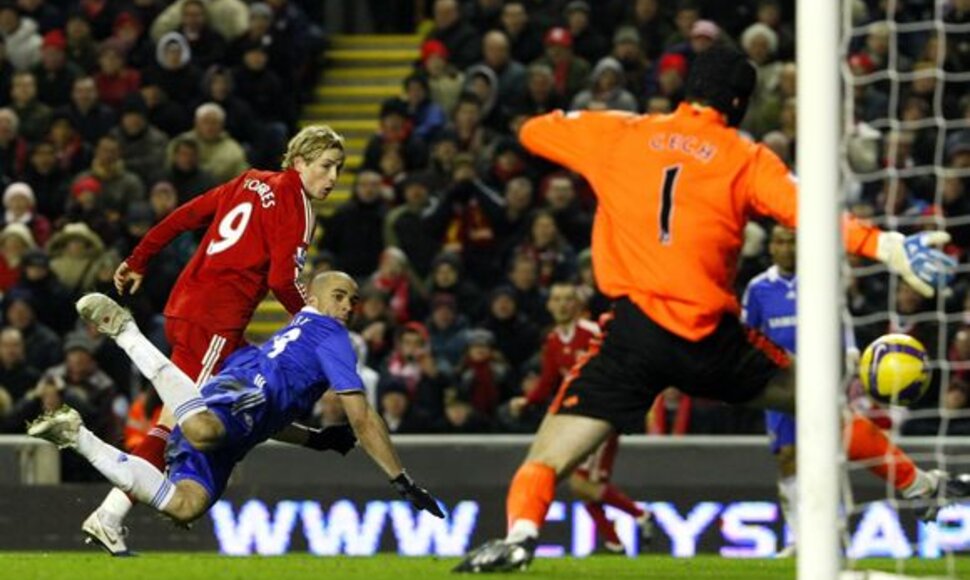 P.Čechą „Liverpool“ puolėjas Fernando Torresas per dvi minutes nuginklavo dukart