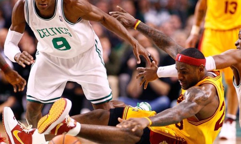 „Kavalieriai“  Bostone nusileido titulą ginančiai „Celtics“ ekipai.