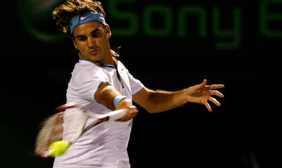 Pusfinalyje R.Federerio laukia dvikova su serbu Novaku Djokovičiumi.