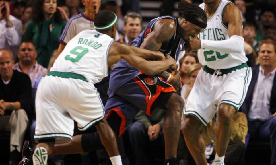 NBA čempionai tik po dviejų pratęsimų palaužė &bdquo;Bobcats&ldquo;.