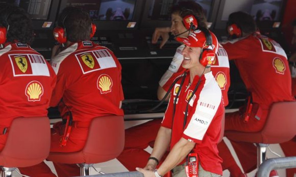 M.Schumacheris gali netekti patarėjo vietos komandoje.