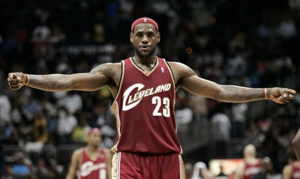 L.Jamesas antrus metus iš eilės patenka į pirmą simbolinį NBa starto penketą