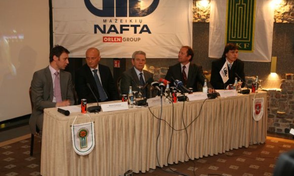 Spaudos konferencijoje buvo pasirašyta LKF rėmimo sutartis