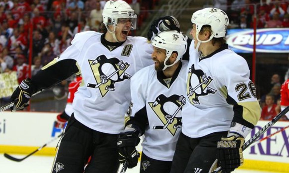 „Penguins“ į NHL finalą iškopia antrus metus iš eilės