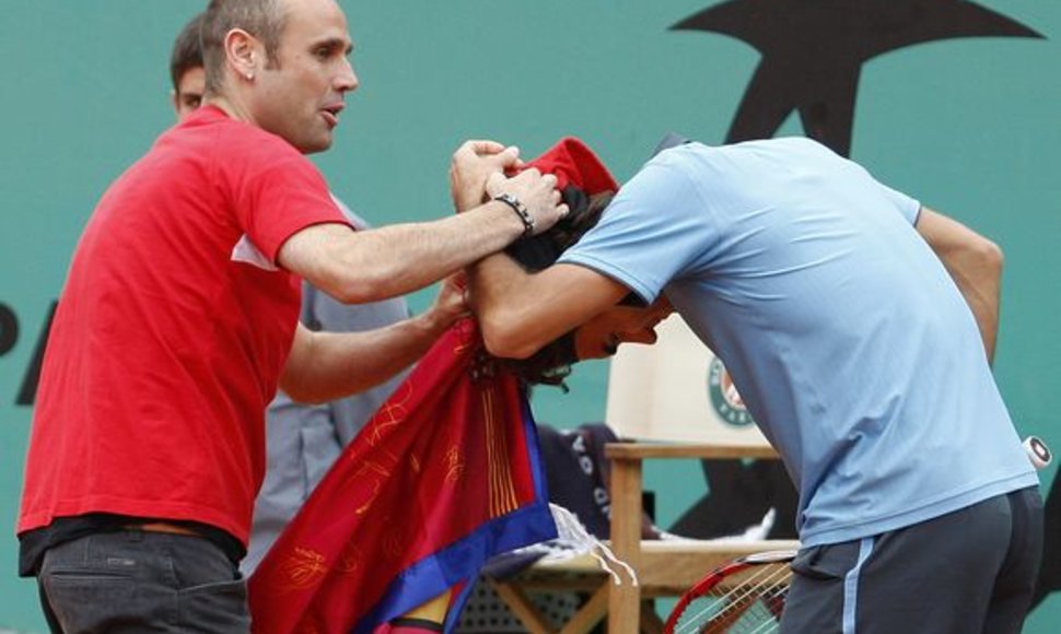 R.Federeris mėgina išsisukti nuo įkyraus sirgaliaus