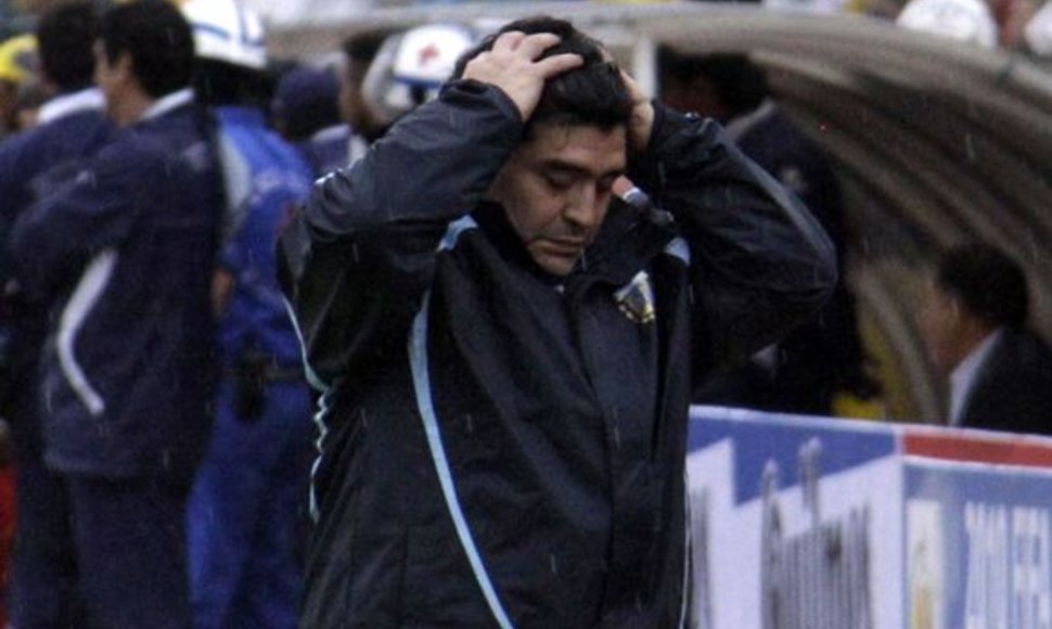 D.Maradona vos nenusirovė plaukų dėl pralaimėjimo