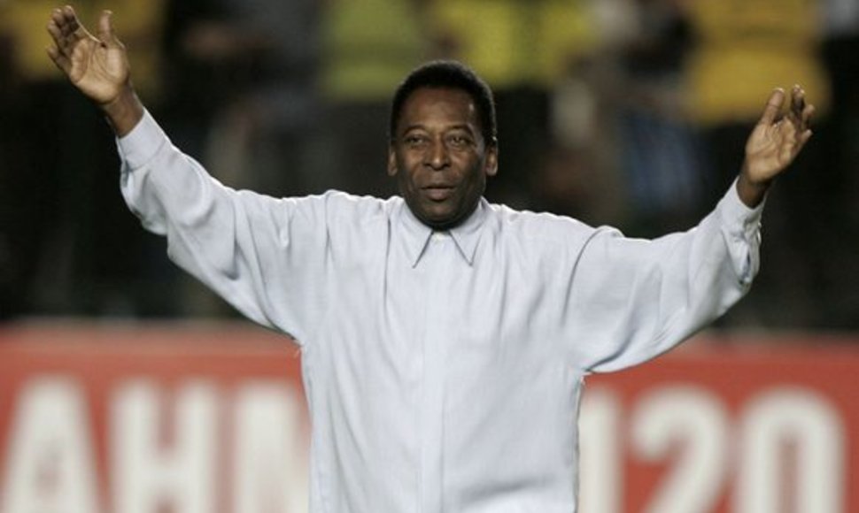 Pele pasipiktino šiuolaikine futbolo mainų politika