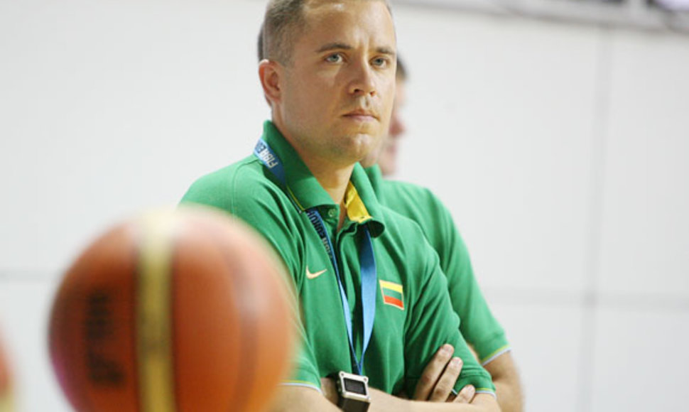 Treneris D.Dikčius tiki, kad visos antro etapo komandos lietuviams įkandamos.