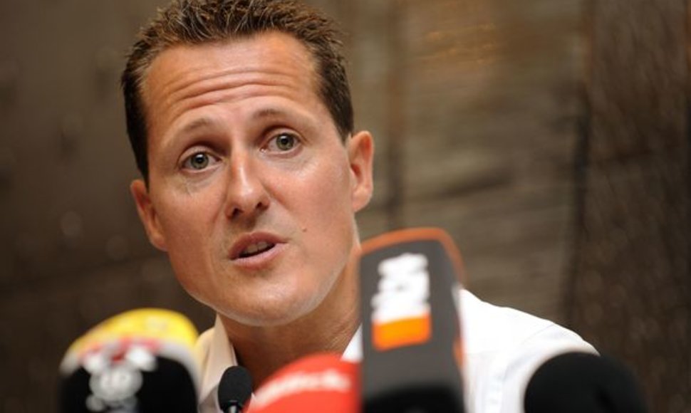 Spaudos konferencijoje M.Schumacheris dėkojo jį palaikiusiems sirgaliams