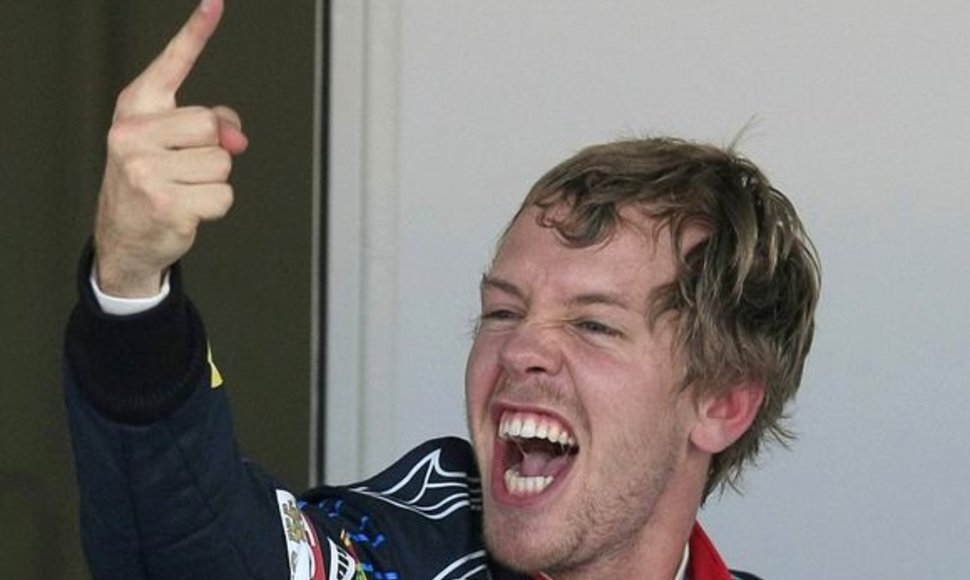 S.Vettelis dar turi galimybių paveržti iš J.Buttono sostą