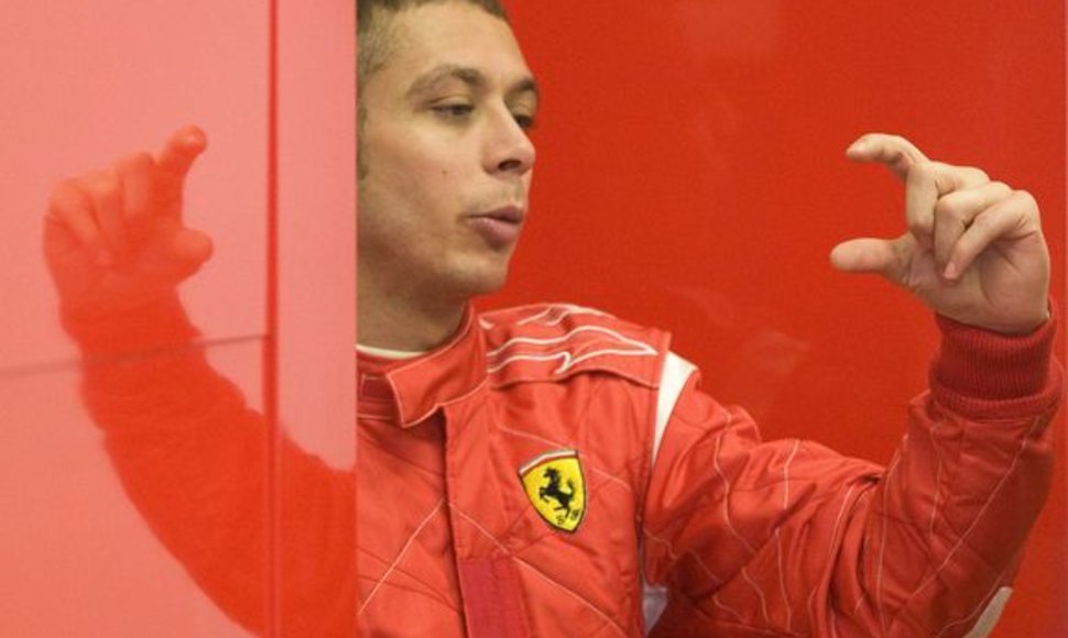 V.Rossi važiavimas „Ferrari“ nebūtų naujiena