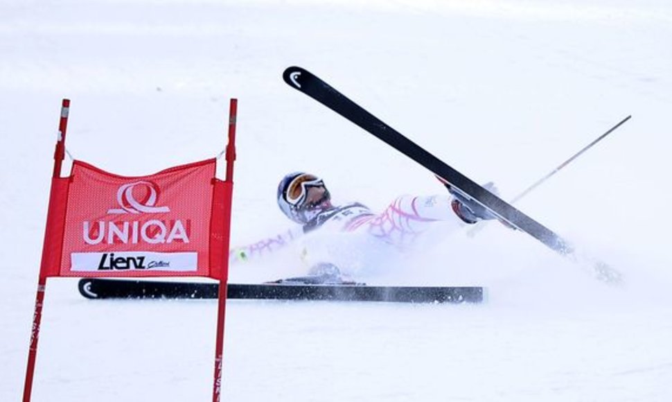 Teigiama, kad L.Vonn griūdama susilaužė ranką