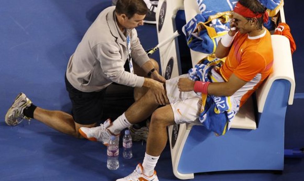 R.Nadalis Australijos atvirųjų teniso pirmenybių nugalėtojo vardo jau nebeapgins