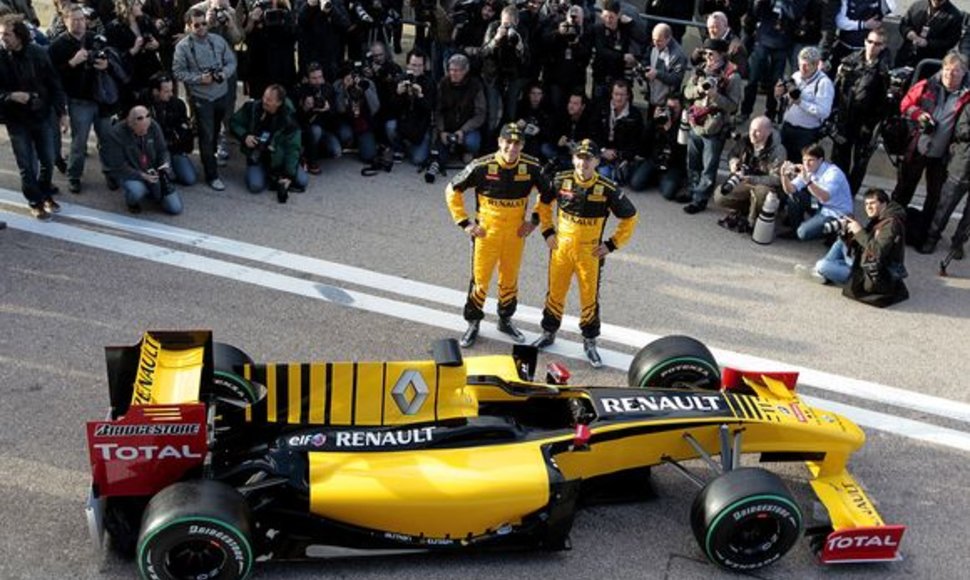 Pristatytas naujasis „Renault“ bolidas