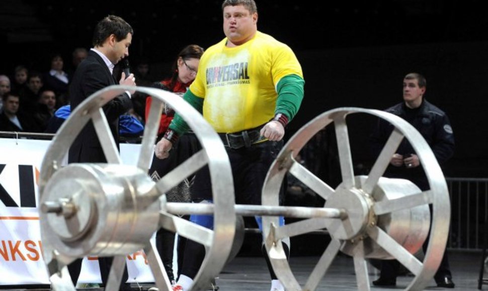 Savickas iškėlė 212,5 kg svorį ir pagerino sau pačiam priklausiusį šios rungties rekordą (202,5 kg).