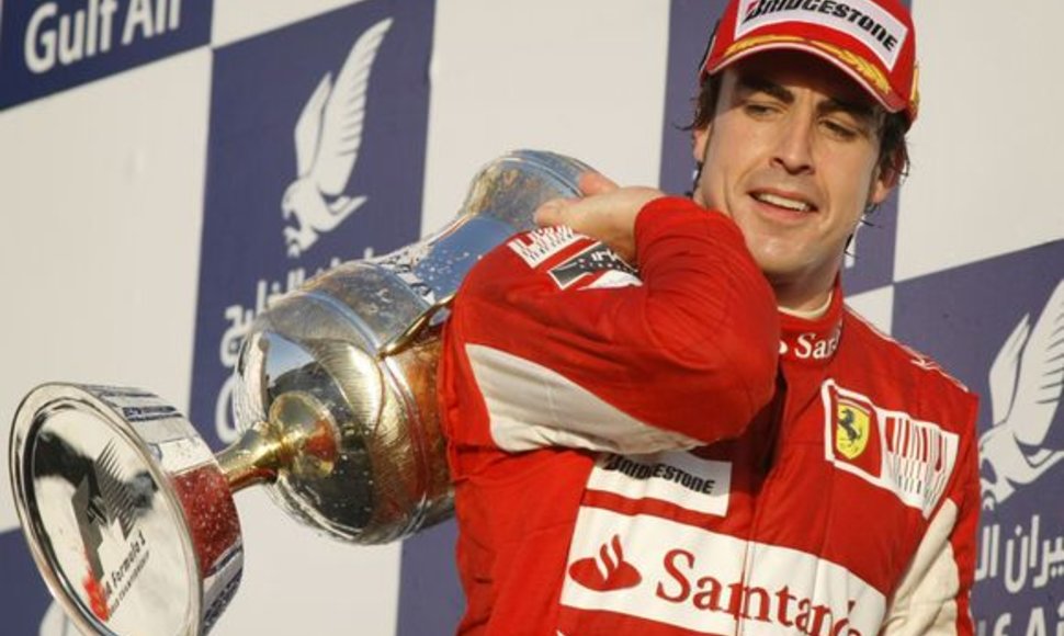F.Alonso triumfavo pirmose „Formulės-1“ lenktynėse