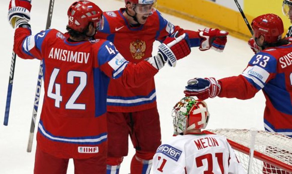 Rusai pasaulio čempionate kol kas neklumpa