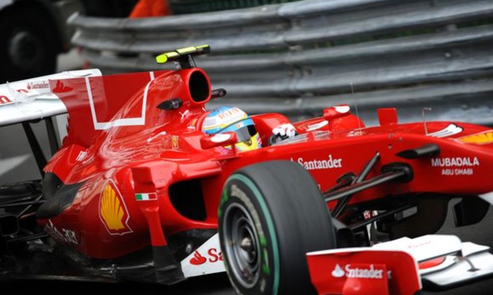 F.Alonso buvo greičiausias pirmose dvejose treniruotėse