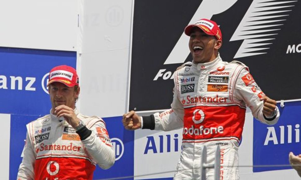 Nugalėtojas L.Hamiltonas ir antrą vietą užėmęs J.Buttonas