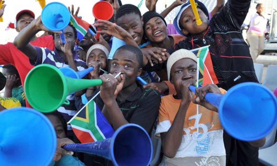 Vuvuzela dūdos kelia pragarišką triukšmą stadionuose