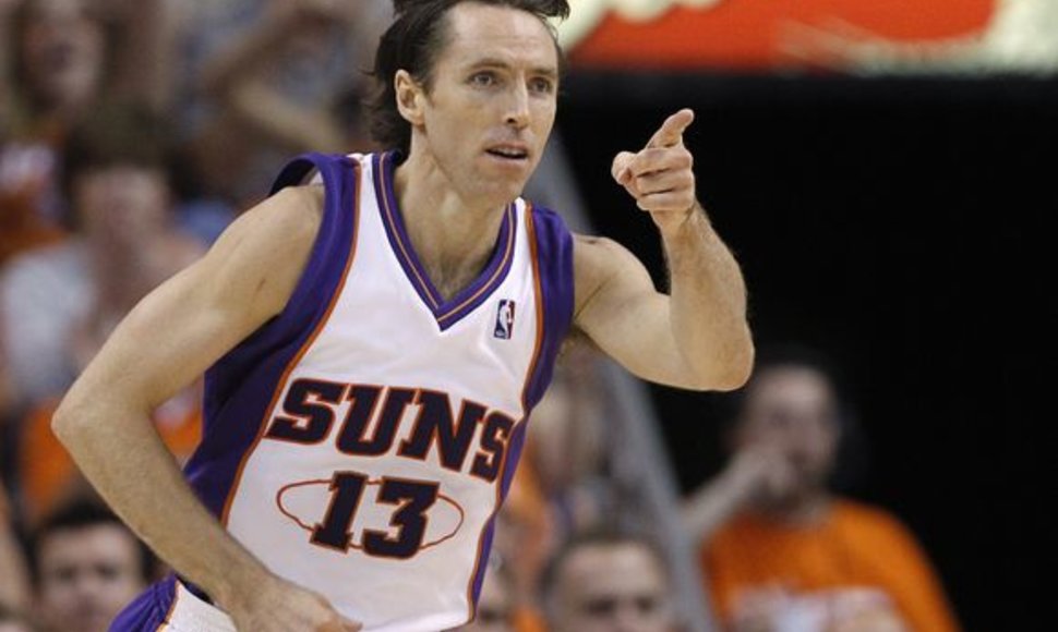 NBA klubo „Phoenix Suns“ lyderis S.Nashas - didelis futbolo gerbėjas