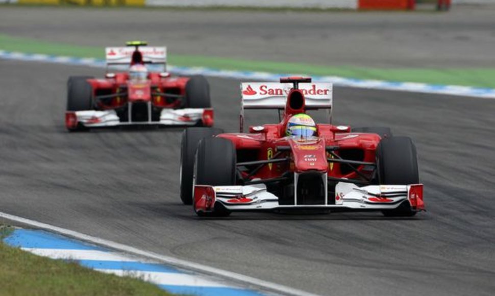 „Ferrari“ komandai skirta bauda už komandinės taktikos taikymą