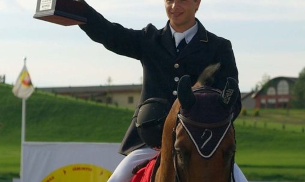 „Grand Prix“ konkūro nugalėtojo taurė buvo įteikta B.Gutkauskui