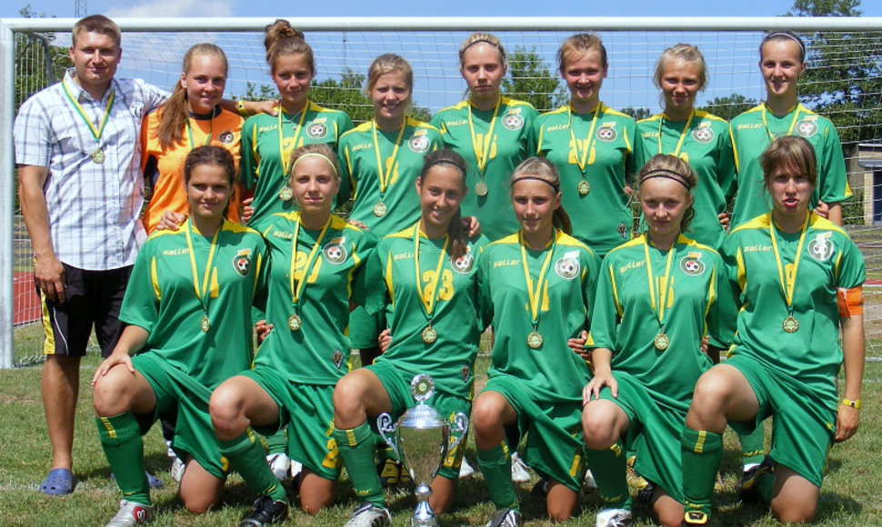U17-merginosMerginų U-17 rinktinė po laimėto draugiško turnyro Danijoje