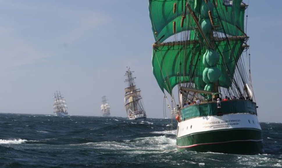 Klaipėdoje švartuosis daugiau kaip šimtas burlaivių. Iš jų daugiau kaip 20 ilgesnių nei 40 metrų. Vienas tokių – vokiečių laivas „Alexander von Humboldt“.