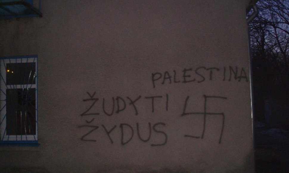 Savaitgalį Lietuvoje su visuotiniu protestu pasipylė ir išpuoliai prieš žydus. 