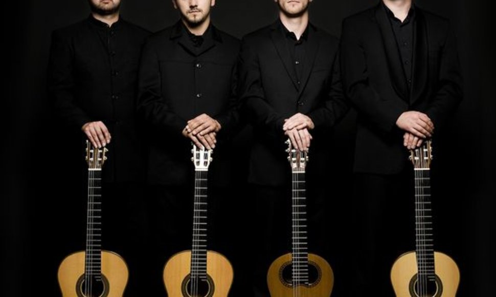 Keturi „Baltijos gitarų kvarteto“ nariai ne tik gros, bet ir komentuos atliekamus kūrinius