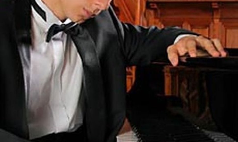 Didžiosiose scenose pianistas M.Kultyševas groja nuo 10-ies.