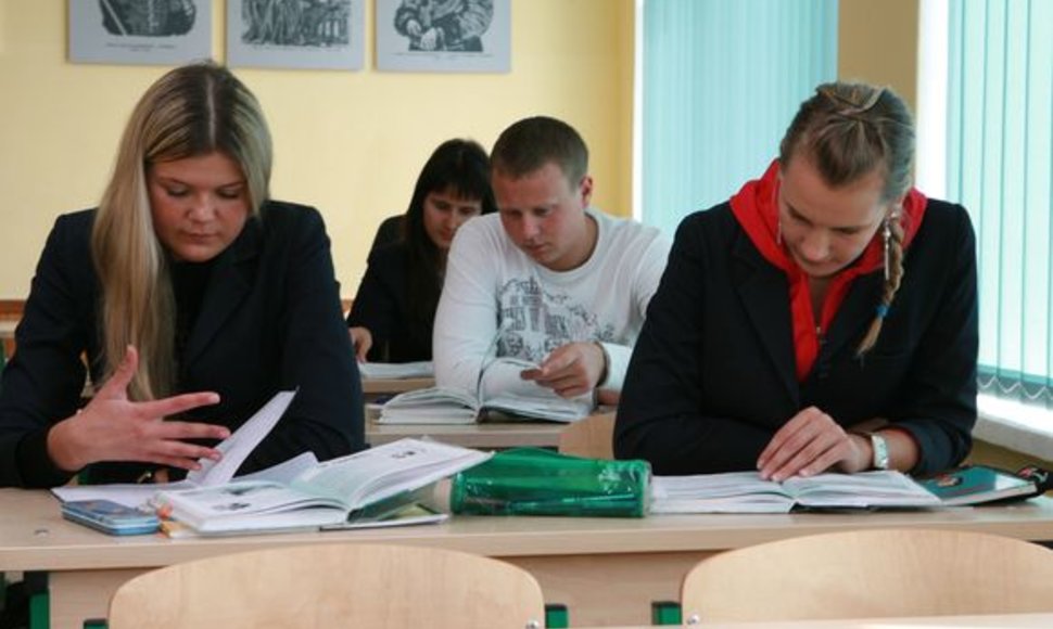 Šiemet dalį abiturientų lietuvių kalbos brandos egzamino taisys savivaldybėse suburtos vertinimo komisijos.