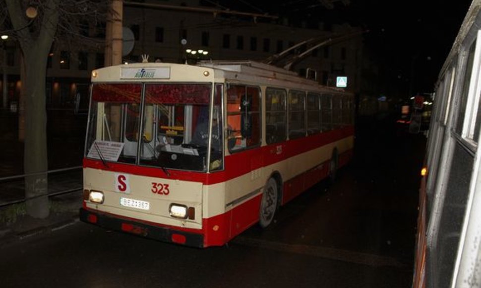 Rengiantis viešojo transporto reformai bus svarstoma ar palikti Kauno gatvėmis kursuojantį naktinį troleibusą.