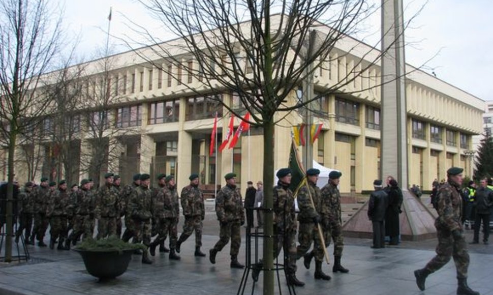 Kovo 11-ąją eitynėmis Lietuvos šaulių sąjungos nariai pagerbė Lietuvos nepriklausomybę. (2009-03-11)