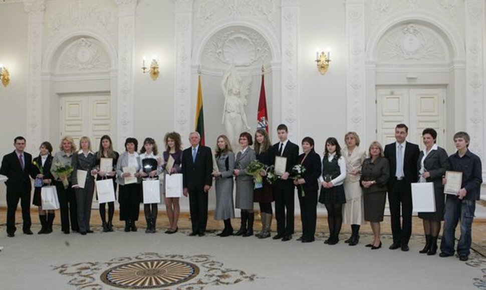 Antrojo lietuvių kalbos konkurso „Švari kalba – švari galva“ laimėtojai. (2009-03-11)