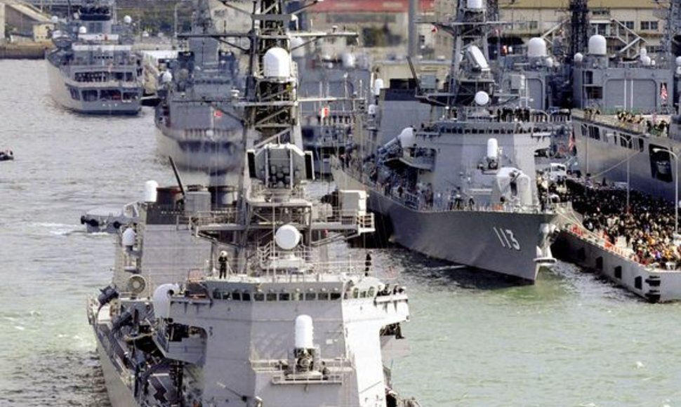 Japonų karo laivai šeštadienį išplaukia iš uosto į Indijos vandenyną kovoti su piratais prie Somalio krantų.