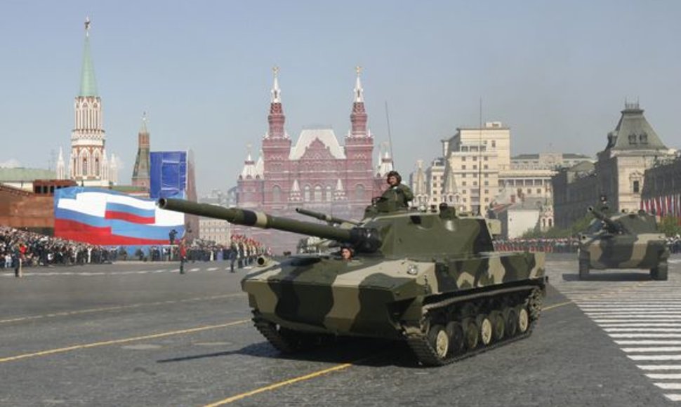 Parade dalyvauja rekordiškai daug per laikotarpį nuo Sovietų Sąjungos žlugimo kariškių ir karinės technikos. 