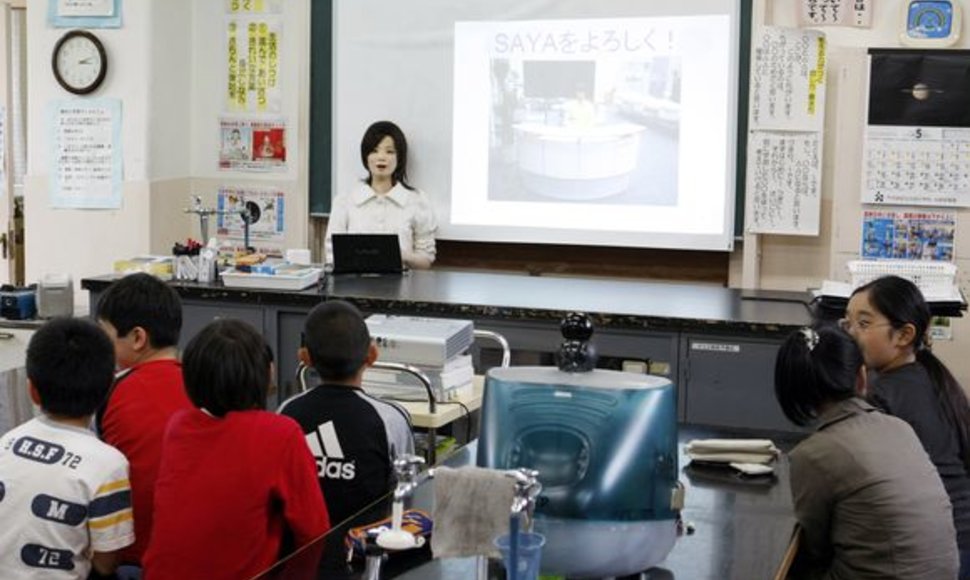 Robotė Saya mokė 10-mečius apie naująsias technologijas.