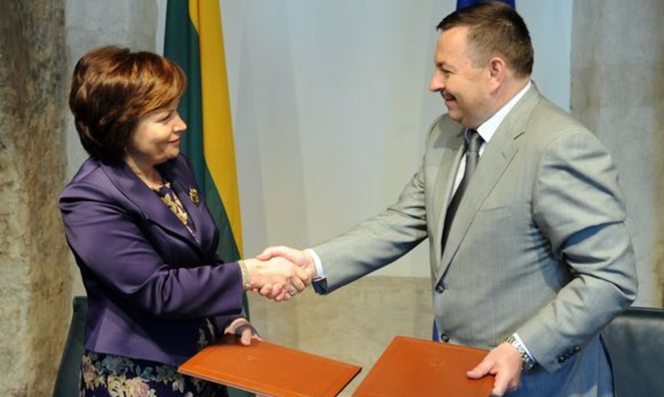 Krašto apsaugos ministrė R.Juknevičienė ir Vilniaus miesto meras V.Navickas.