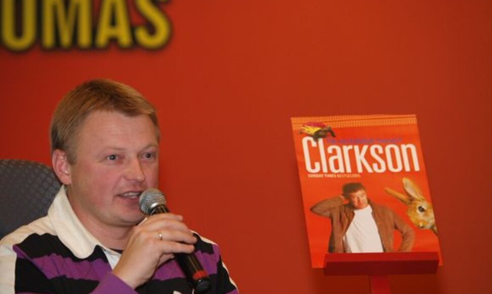 Penktadienio vakarą prekybos centre &bdquo;Panorama&ldquo; buvo pristatyta Jeremy Clarksono knyga &bdquo;Tik nestabdyk manęs!&ldquo;. 