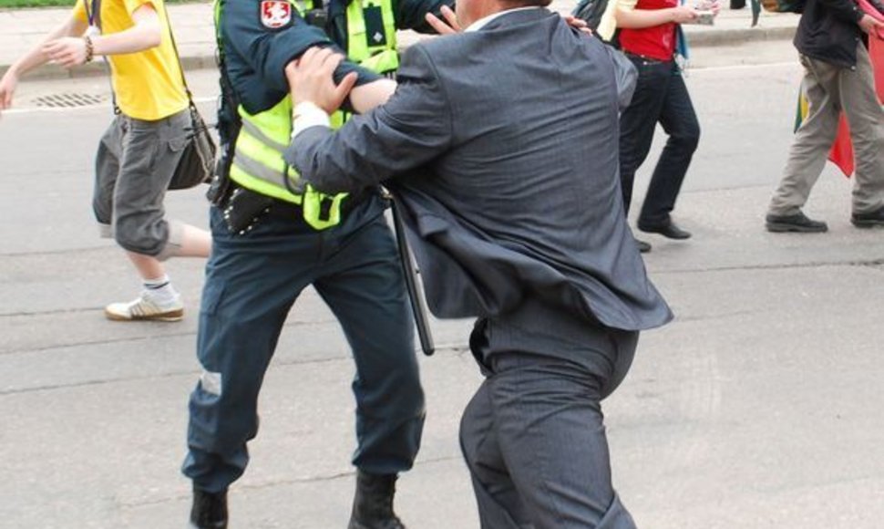 Seimo nario Petro Gražulio susirėmimas su policijos pareigūnais