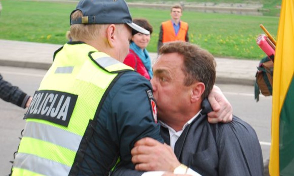 Seimo nario Petro Gražulio susirėmimas su policijos pareigūnais