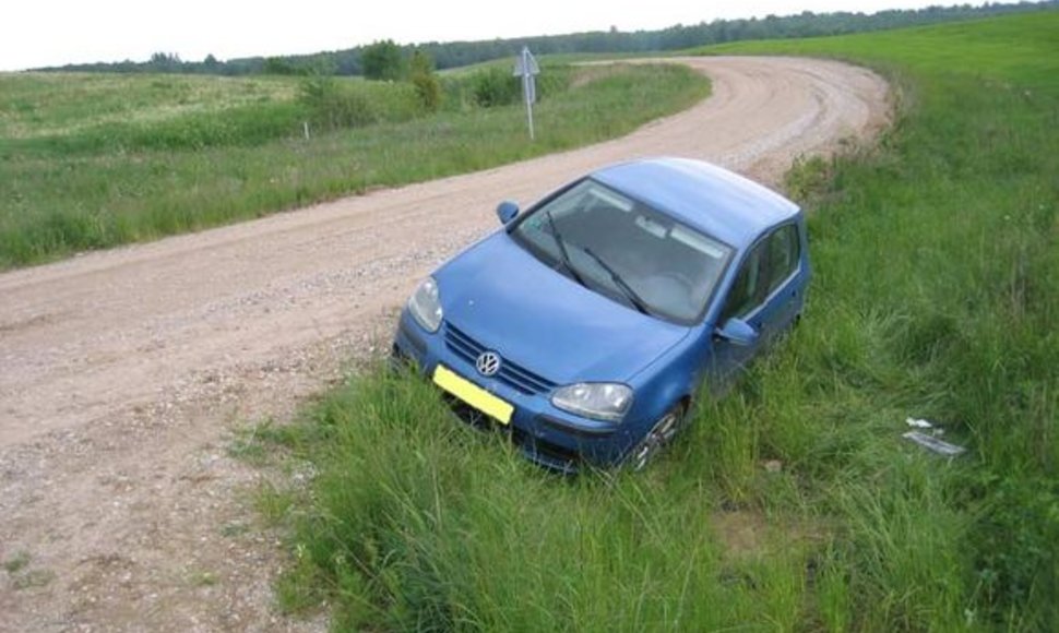 Pasieniečiai sulaikė du išvakarėse Vokietijoje pavogtus „Volkswagen golf“.
