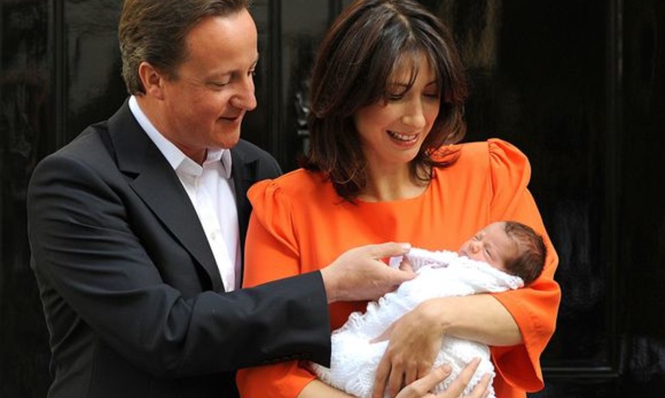 Britų premjeras Davidas Cameronas ir jo žmona Samantha