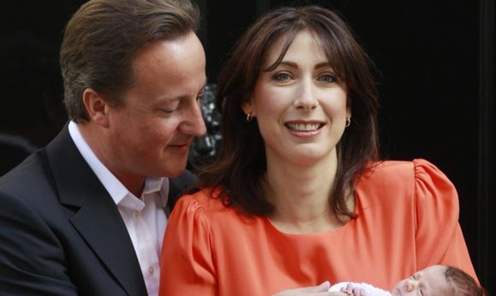 Britų premjeras Davidas Cameronas ir jo žmona Samantha
